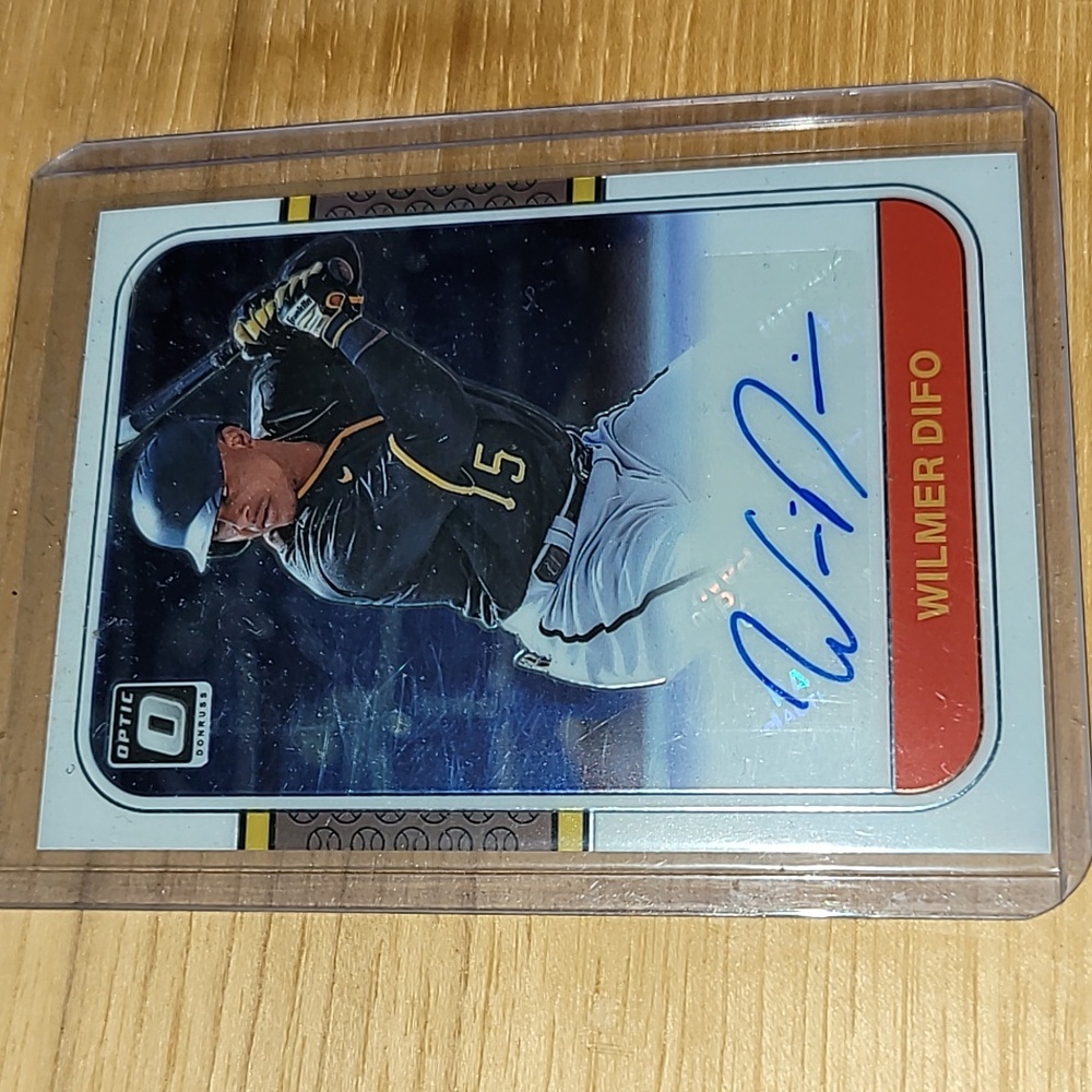 Donruss Optic. AUTOGRAPHED. Wilmer Difo. Rookie Card. Pittsburgh Pirates.